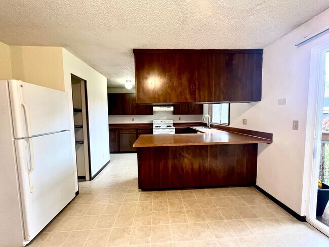 Photo - Upper-Floor Unit in Fourplex near Tacoma Mall