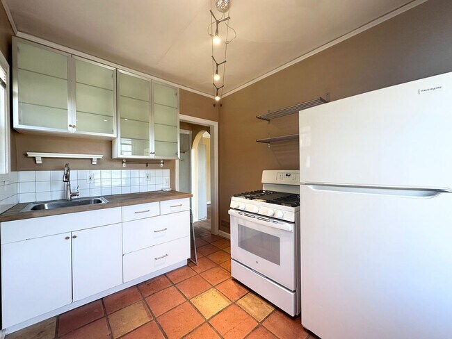 Photo - Cozy unit available, 1 Bed 1 Bath! Unit The Sycamore 5276