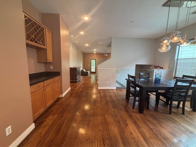 Photo - 6016 Truro St