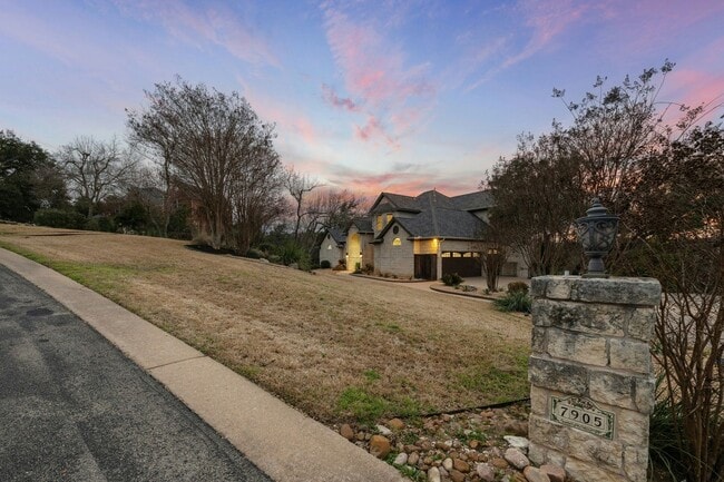 Photo - 7905 Brightman Ln