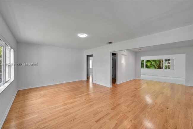 Photo - 1520 NE 108th St