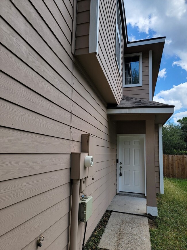 Photo - 424 Folk Crest Ln