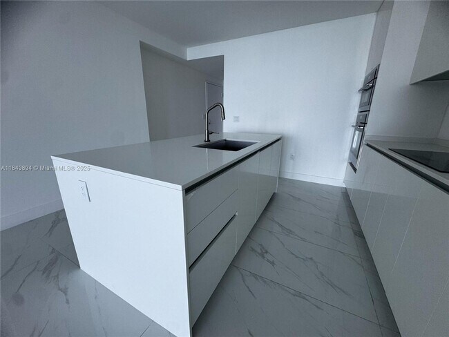 Photo - 700 NE 24th St