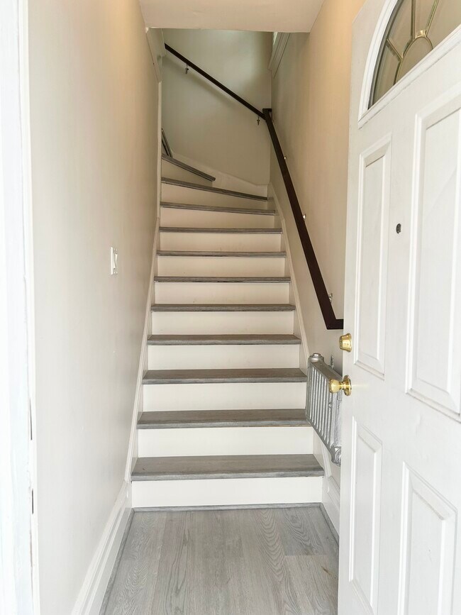 Entrance Hallway - 10 Devon Ter Unit 2nd Floor