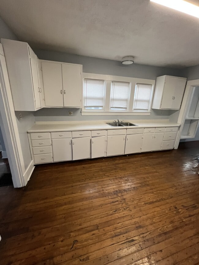 Photo - 735 W 3rd St