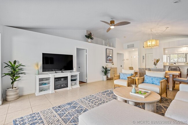 Photo - 913 Club Dr