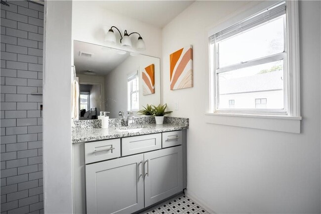 Photo - 1353 Finley St NE