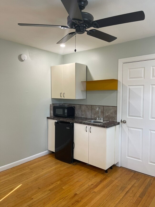 Photo - 3102 Jarvis St Unit 2