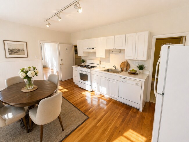 Building Photo - 17 Irving St Unit 6