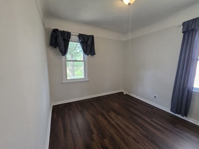 Photo - 1037 Birchwood Ave