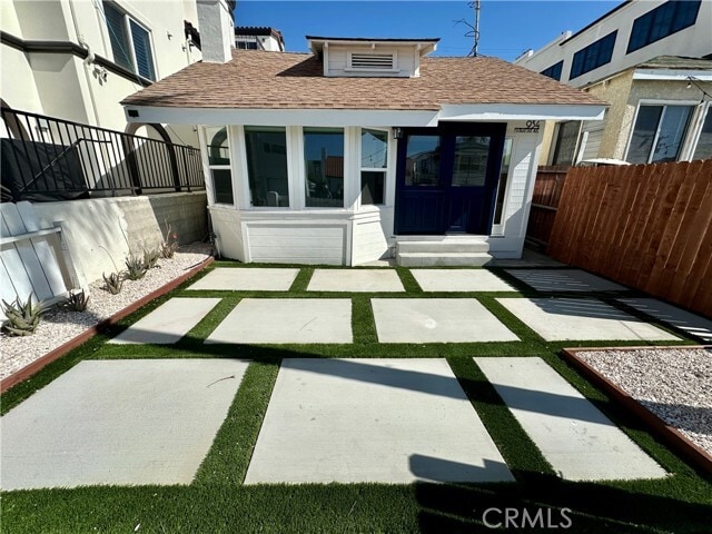 Building Photo - 934 Manhattan Ave