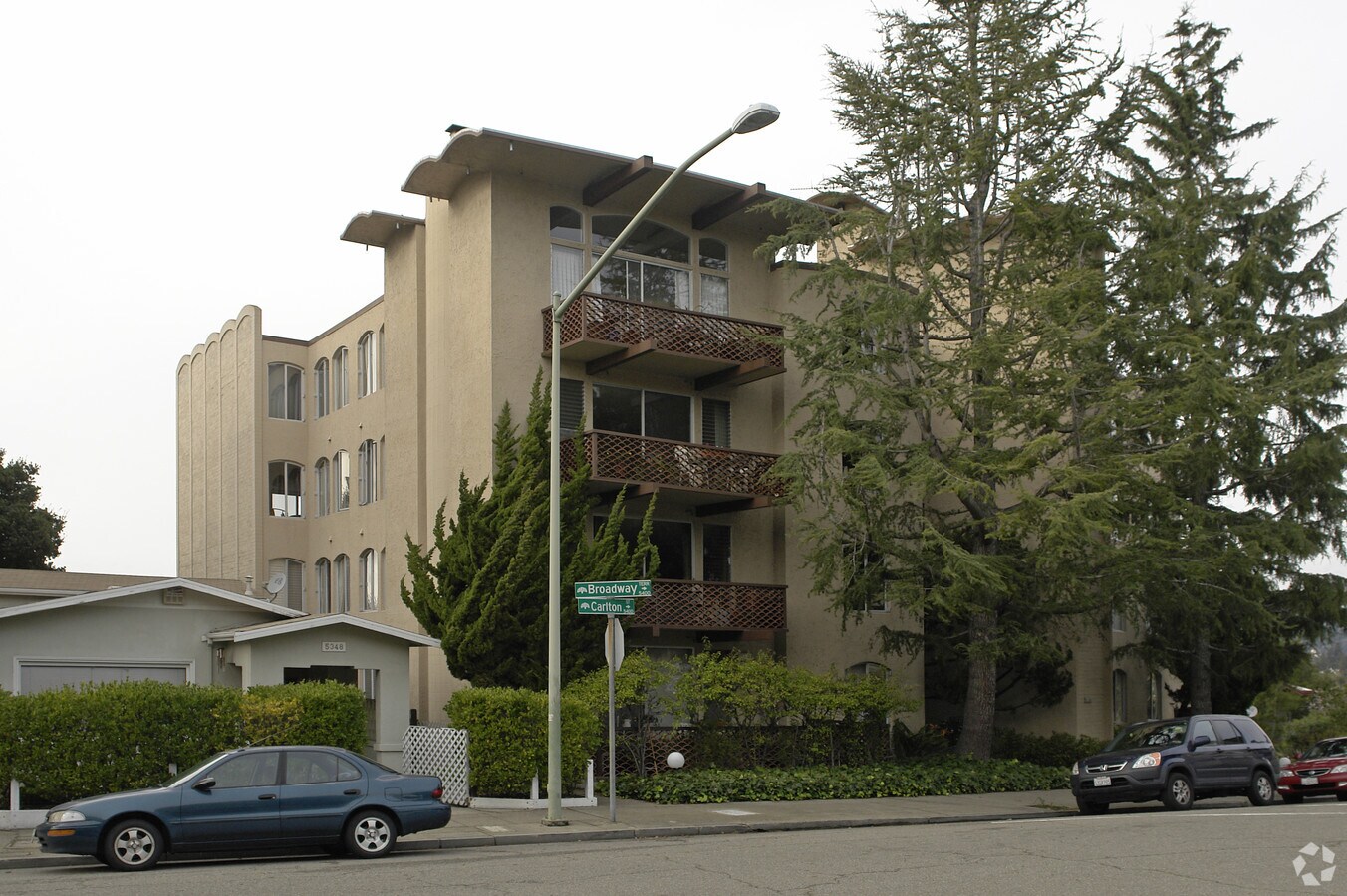 Photo - 5405 Carlton St