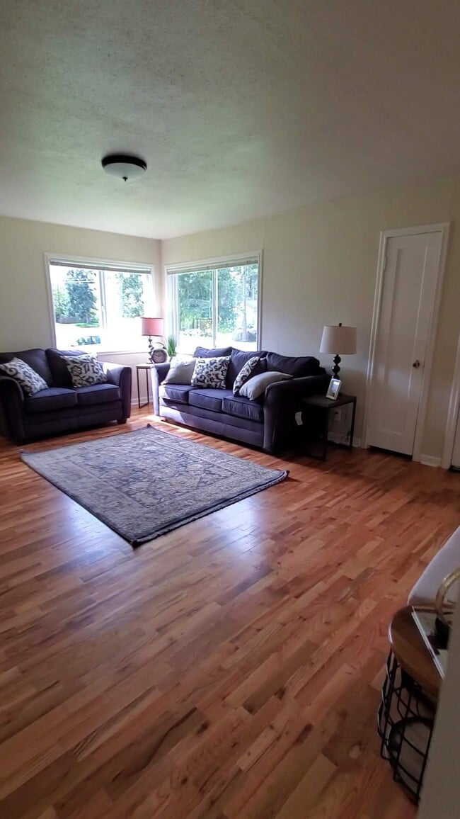 Photo - 908 NE 114th Ave