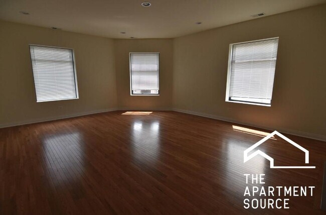 Photo - 800 W Belmont Ave Unit 3