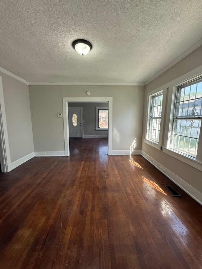 Photo - 1437 Woodland Ave SW