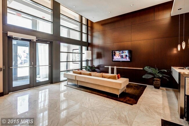 Photo - 475 K St NW Unidad 1018