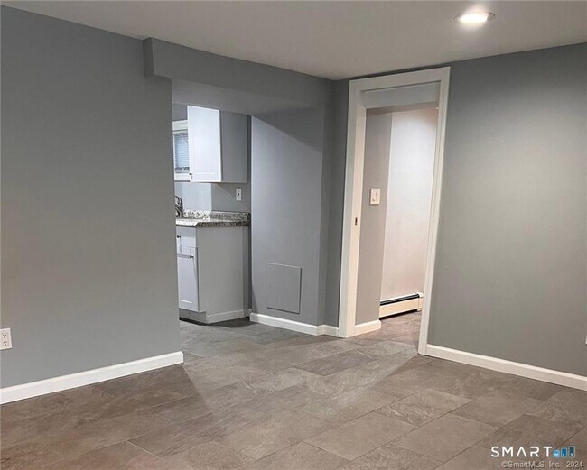 Building Photo - 152 Thompson St Unit LL