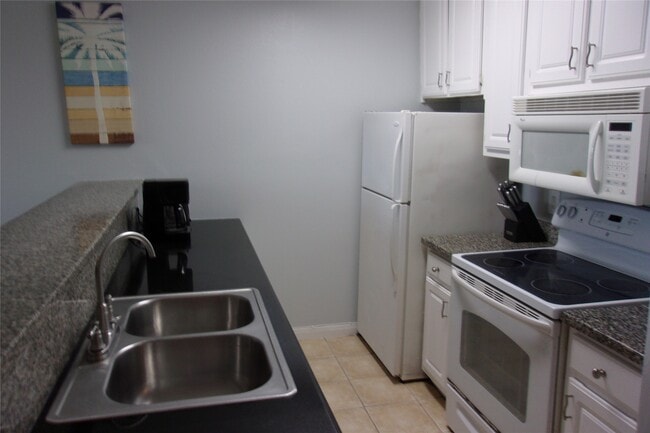 Building Photo - 9520 Seawall Blvd Unit 113