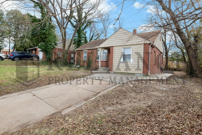 Photo - 3627 E 10th St N