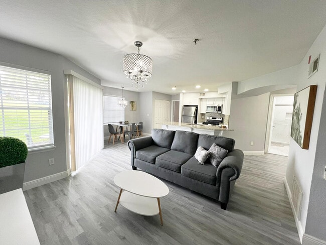 Building Photo - 7250 Westpointe Blvd Unit 1015