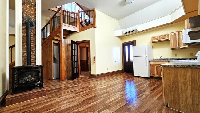 Building Photo - 141-141 N Champlain St Unit 141 N Champlain St Apt #2