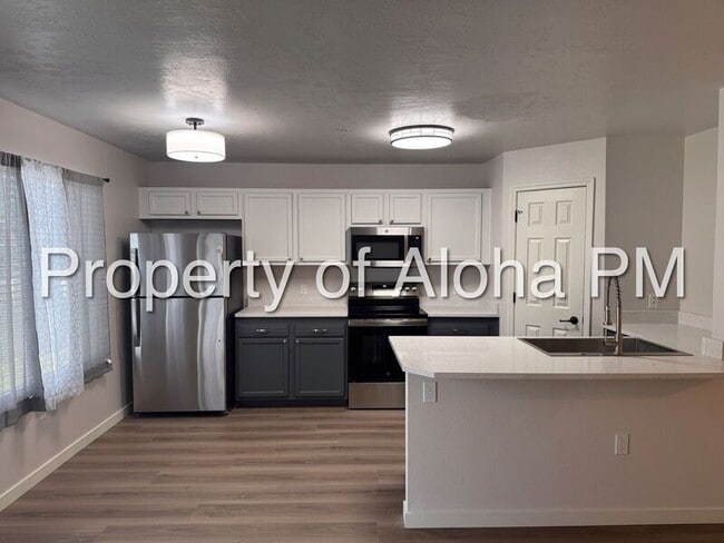 Photo - 1069 W Pine Ave