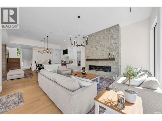 Photo - 372 Moyne Dr