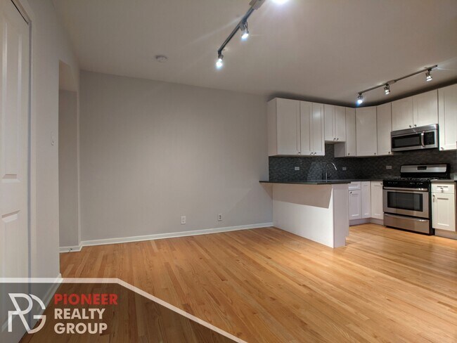Photo - 2832 W Palmer St Unidad 307