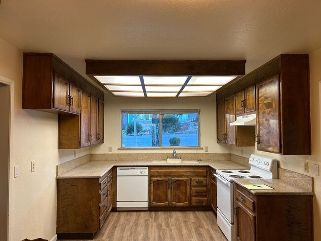 Photo - 6254 Woodman Dr