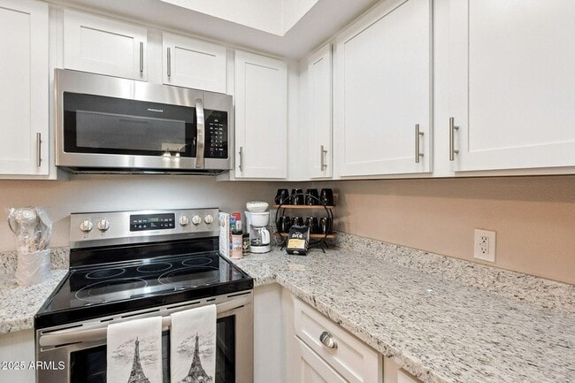 Photo - 8004 N 32nd Dr