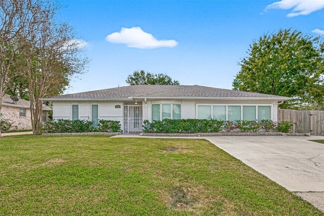 Building Photo - 10823 Sandstone St