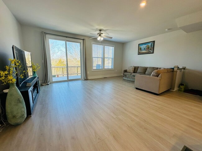 Photo - 594 Hazel Dr