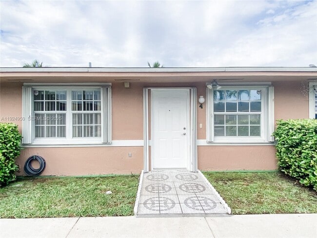 Building Photo - 3810 SW 108th Ave Unit 4