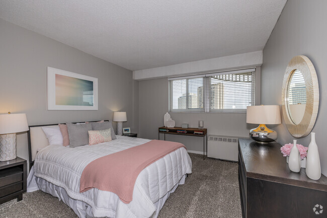 1BR, 1BA - 673SF - Bedroom