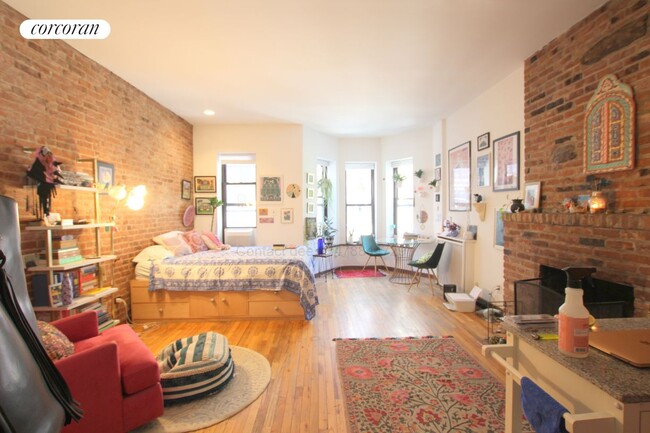 Photo - 146 W 70th St Apartment