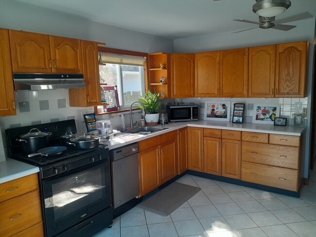 Photo - 198 Oak Neck Rd