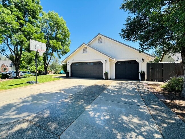 Building Photo - BEAUTIFUL 5 BED/3 BATH HOME IN THE HIDDEN HILLS SUBDIVISION
