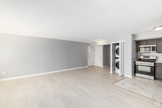 1BR, 1BA - 750SF - Lower Unit - Renovated - Living Room