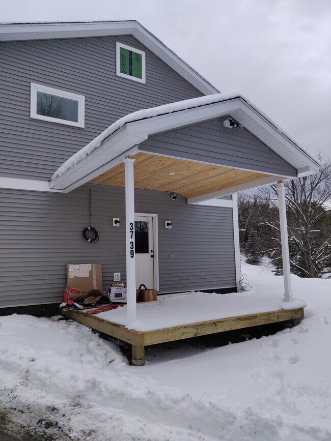 Roofed porch - 39 Center of Town Rd