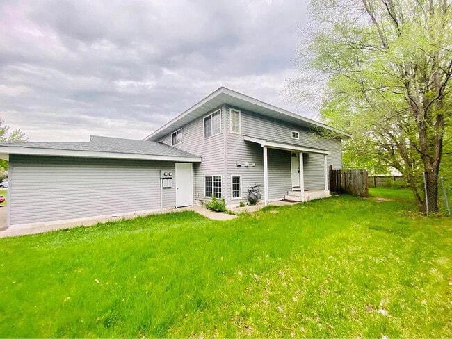 Photo - 7936 Lee Ave N Unidad 7932