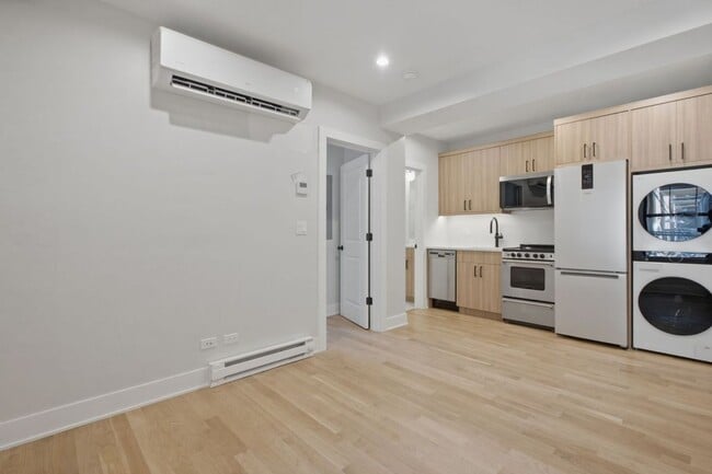 Building Photo - 2237 N Bissell St Unit 2241 3e