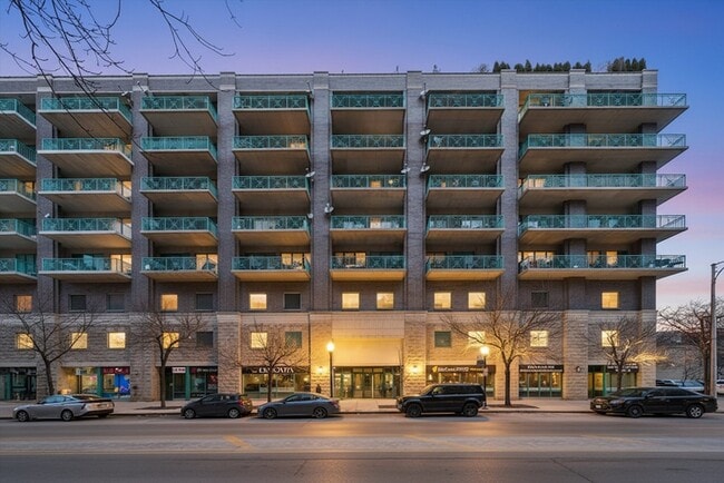 Building Photo - 910 W Madison St Unit 803