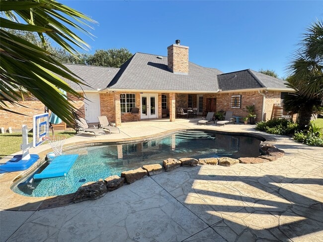 Photo - 16003 Escher Rd