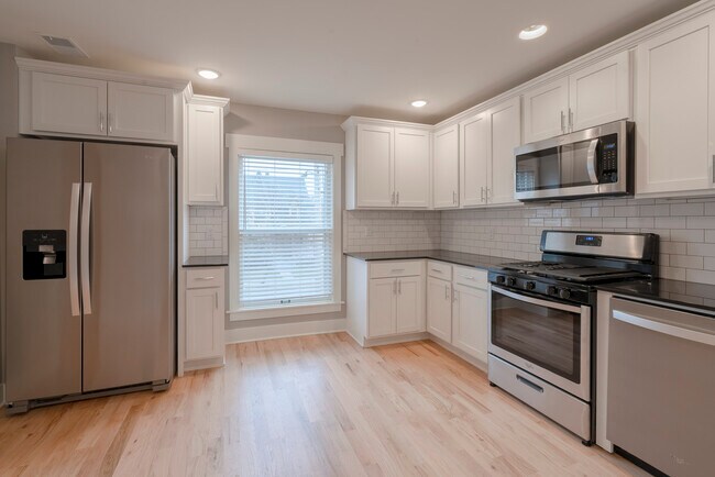 Photo - 261 Eastern Ave SE