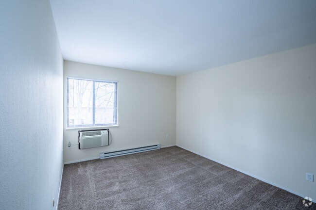 2BR, 1BA - 740SF - Bedroom