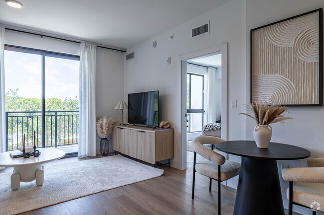 A1 1BR, 1BA - 670SF - Dining Area