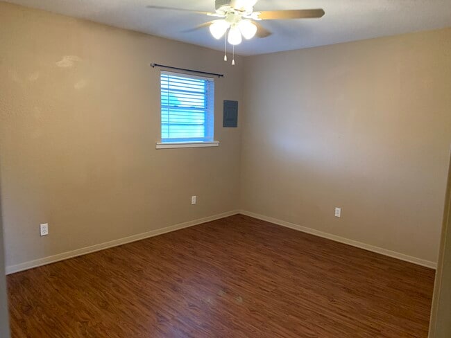 Photo - 1700 Scurry St