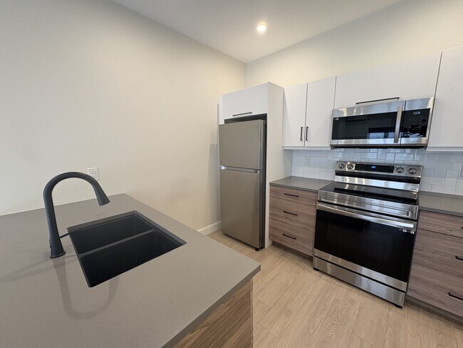 Photo - 180 Hillsborough Rd Unit 103