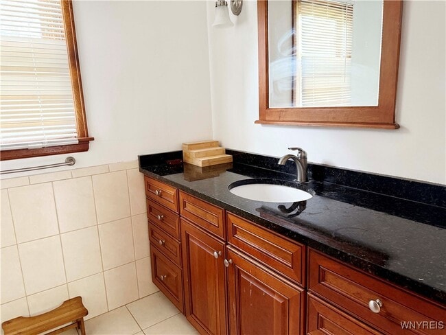 Photo - 59 Laurie Lea