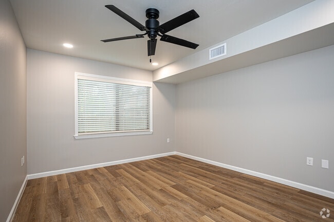 1BR, 1BA - 768SF